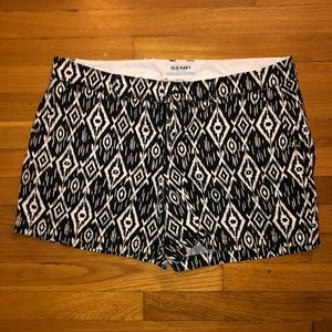 Old navy black and white pattern short